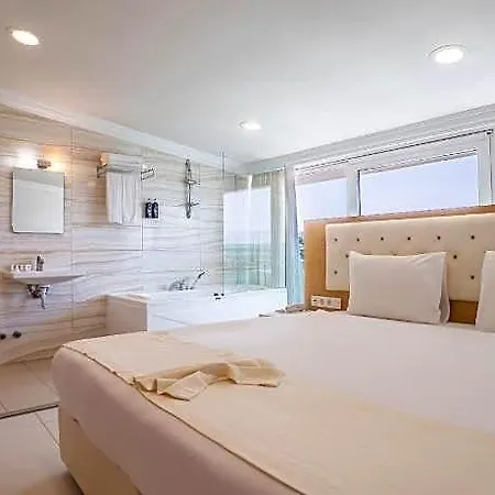 فندق Dragut Point North 3*