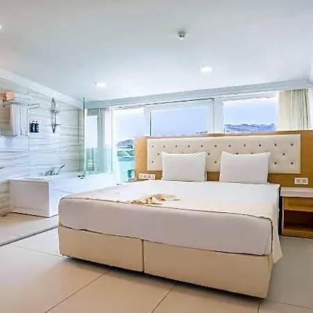 فندق Dragut Point North تورغوتْريس