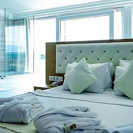 Dragut Point North فندق 3*